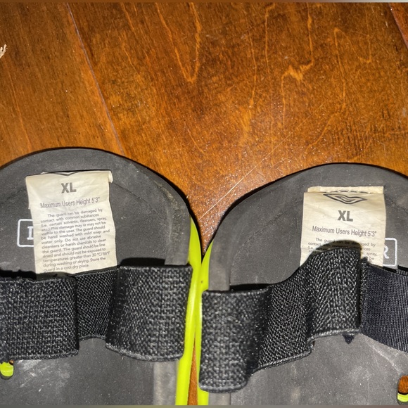 Umbro Boy’s XL Soccer Shin Guards - Picture 4 of 9